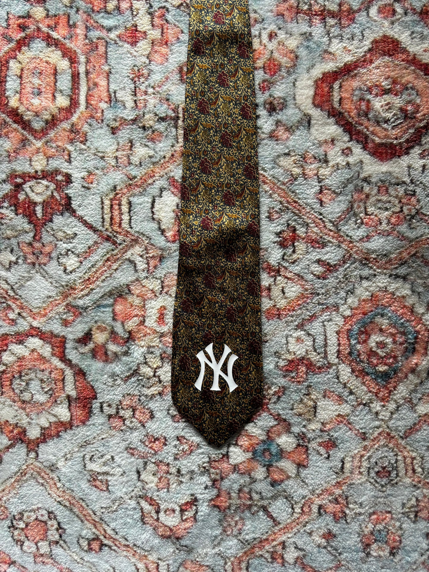 AVANTGRADE RESEARCH REMAKE TIE