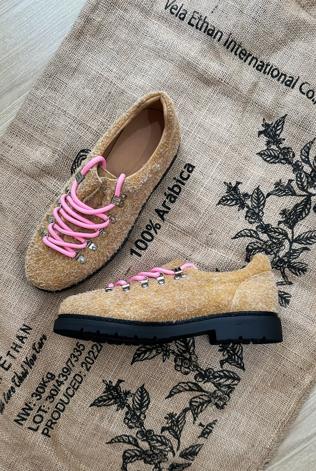 CRICLE CAGE Suede Mountain Derby – JUE
